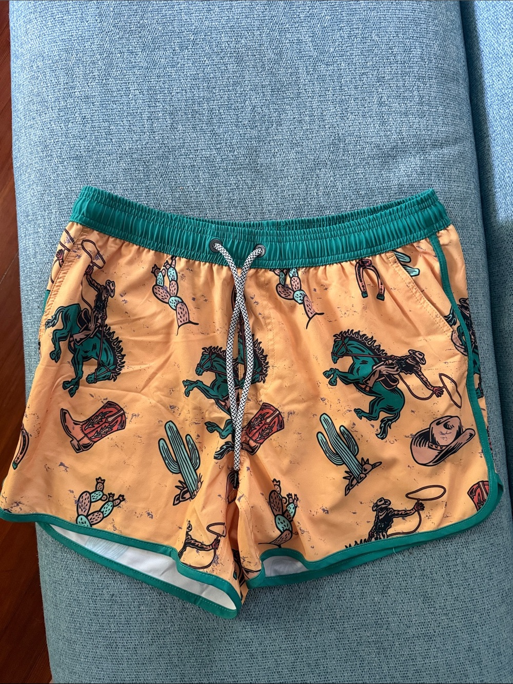 Men’s Buckaroo Desert Cowboy Swim Trunks 4 1/2 inseam size Medium
